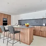 Elegant Two Bedroom Apt In Luxembourg City Center