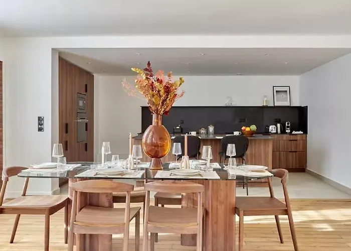 Elegant Two Bedroom Apt In Luxembourg City Center